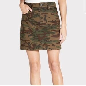 Level 99 Darsey Camo Print Mini Skirt Women Size 28 Color Green/Brown Pockets